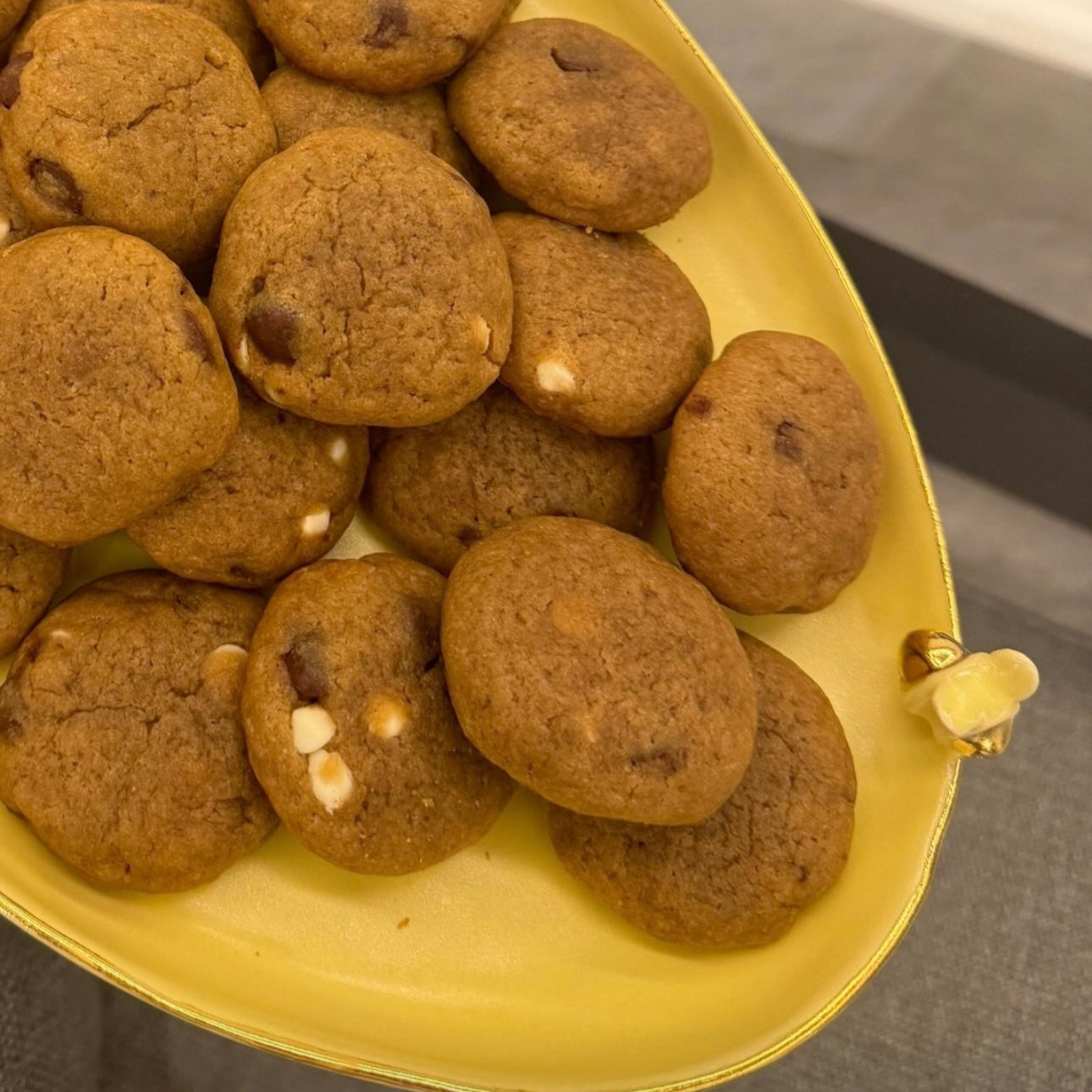 oval porcelaine platter by Lina Shamaa