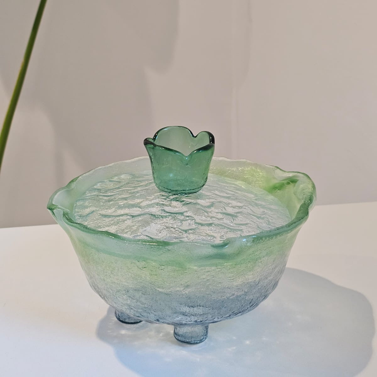 Elevated Jelly bowl with Lid