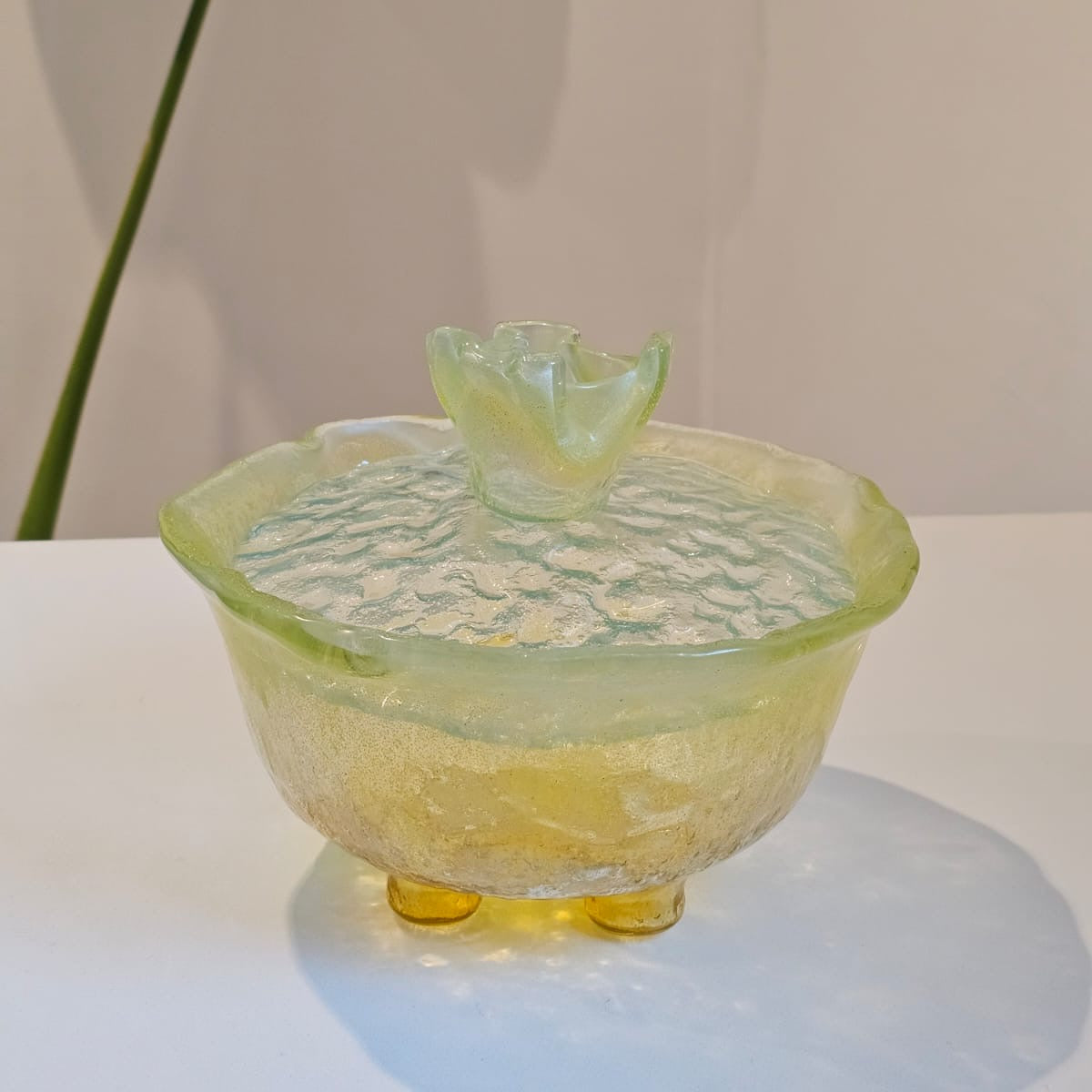 Elevated Jelly bowl with Lid